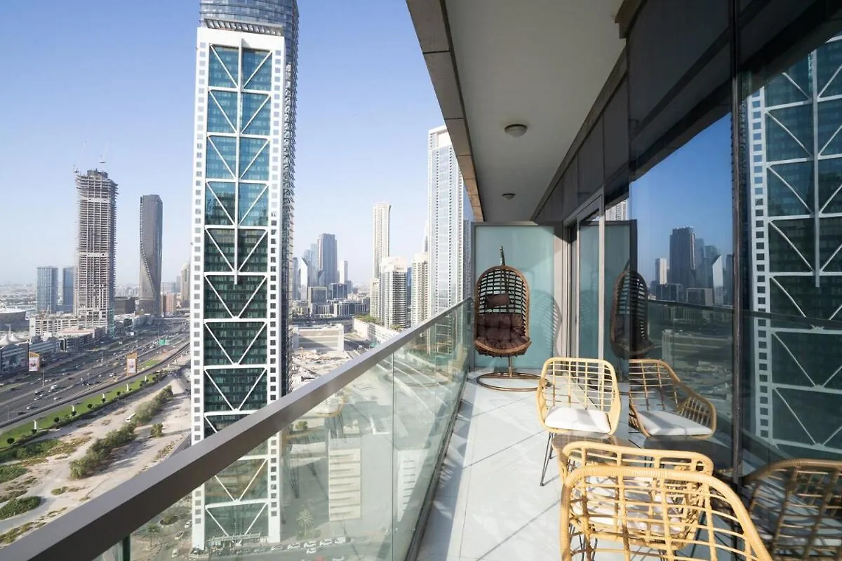 Infinity Edge Pool, Sea Views Apartment Dubai