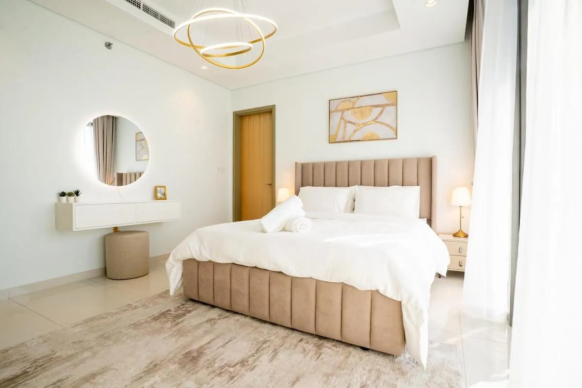 Infinity Edge Pool, Sea Views Apartment Dubai