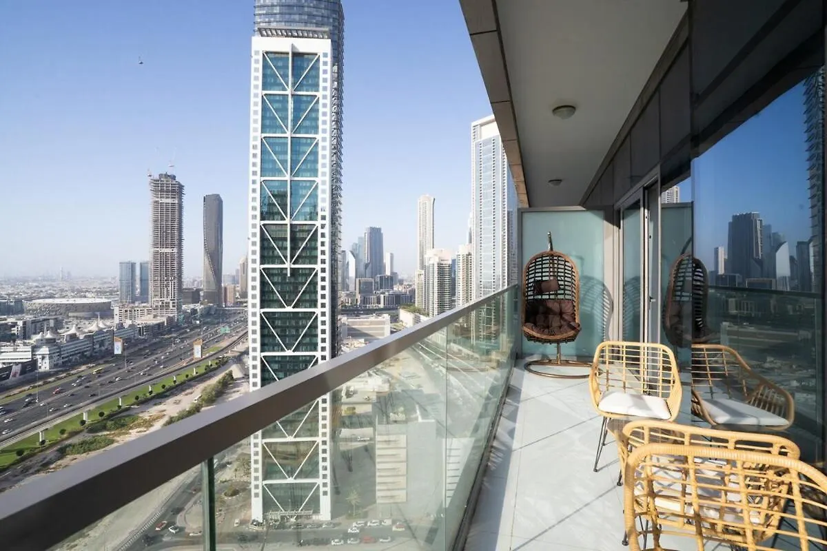 Infinity Edge Pool, Sea Views Apartment Dubai